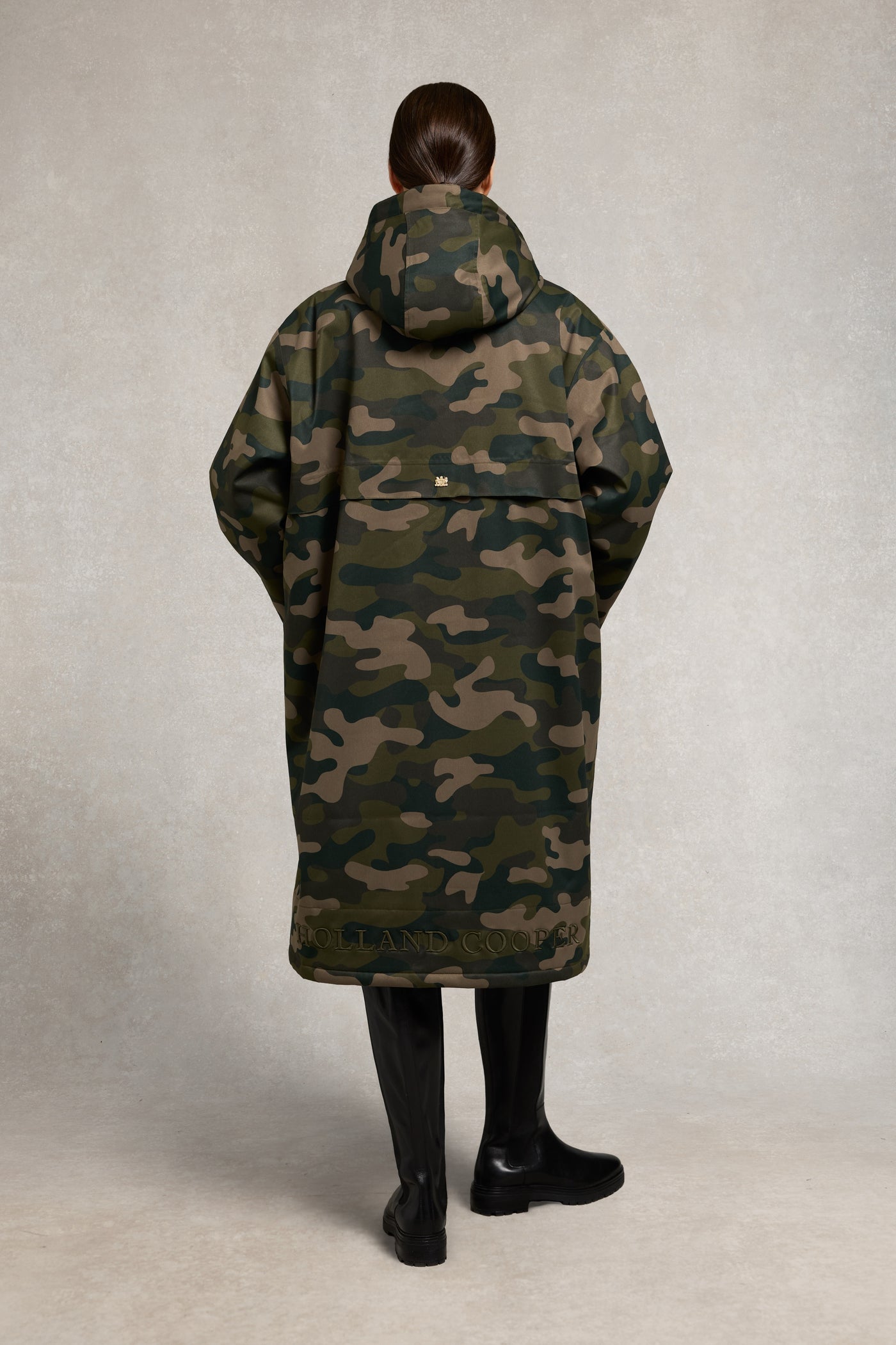 Holland Cooper One Size Waterproof Coat in Camo Model Back