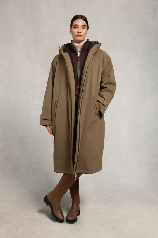 Holland Cooper One Size Waterproof Coat in Mink